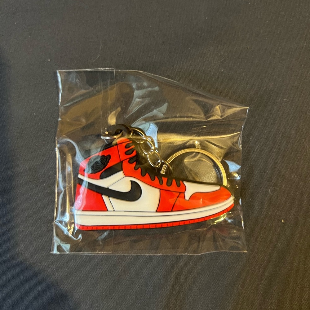Jordan 1 Chicago Lost and Found Keychain